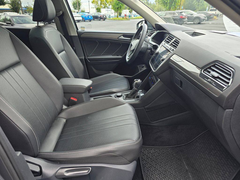 Used 2022 Volkswagen Tiguan SE AWD/4WD image 6