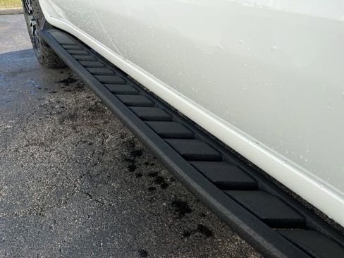 Used 2025 GMC Sierra 1500 AT4 w/ AT4 Premium Package image 9