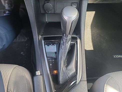 Used 2014 Toyota Corolla LE FWD image 13