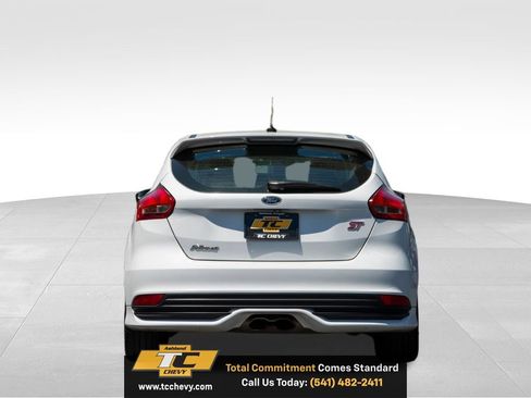 Used 2016 Ford Focus ST w/ Equipment Group 402A FWD image 4