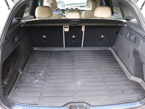 Used 2026 Mercedes-Benz GLC 300 image 16