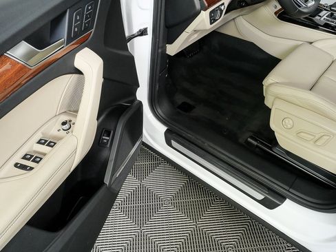 Used 2021 Audi Q5 Prestige w/ Prestige Package image 8