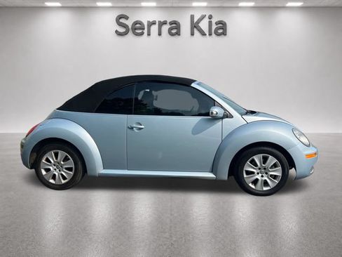 Used 2010 Volkswagen Beetle Convertible FWD image 2