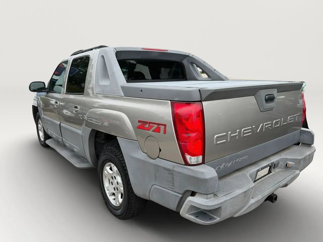 Used 2002 Chevrolet Avalanche 4x4 w/ Off-Road Suspension Pkg image 5