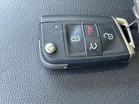 Used 2020 Volkswagen Tiguan SE R-Line FWD image 35