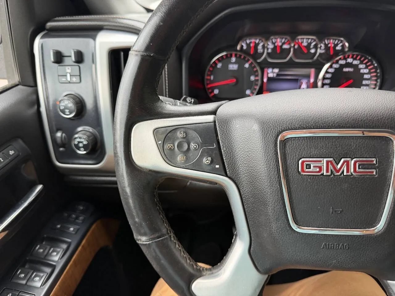 Used 2014 GMC Sierra 1500 SLT w/ SLT Preferred Package AWD/4WD image 29