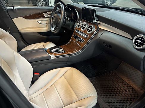 Used 2016 Mercedes-Benz C 300 4MATIC Sedan image 11