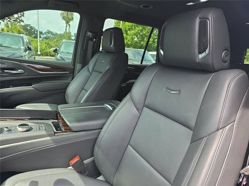 Used 2022 Cadillac Escalade Luxury AWD/4WD image 18