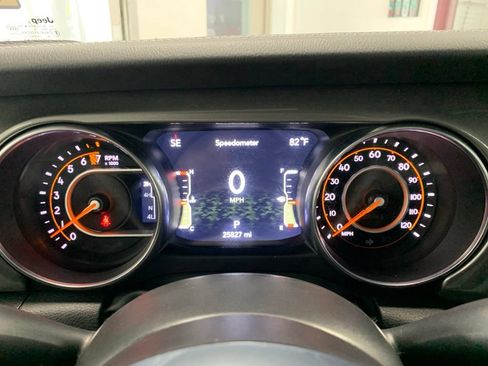 Used 2022 Jeep Wrangler Unlimited Sahara w/ Cold Weather Group AWD/4WD image 17