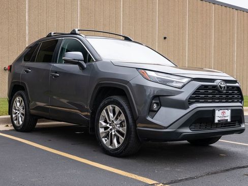 Used 2022 Toyota RAV4 XLE Premium image 2