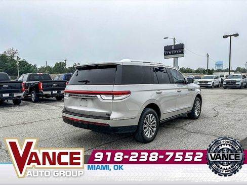 Used 2024 Lincoln Navigator Premiere AWD/4WD image 7