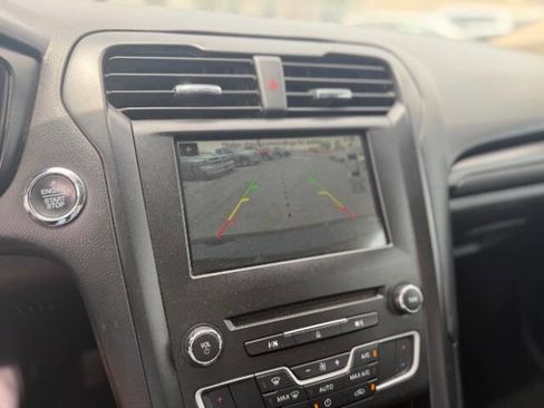 Used 2018 Ford Fusion SE w/ Equipment Group 201A FWD image 15