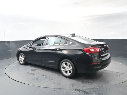 Used 2018 Chevrolet Cruze LT image 3