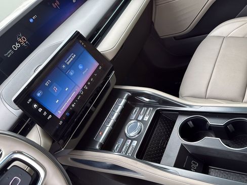 Used 2024 Lincoln Nautilus Premier AWD/4WD image 20