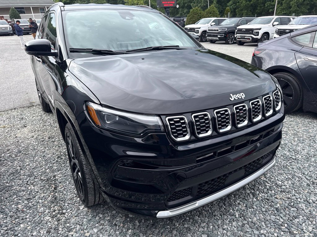 Used 2025 Jeep Compass Limited w/ Elite Group AWD/4WD image 2