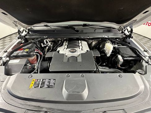 Used 2018 Cadillac Escalade Premium Luxury AWD/4WD image 13
