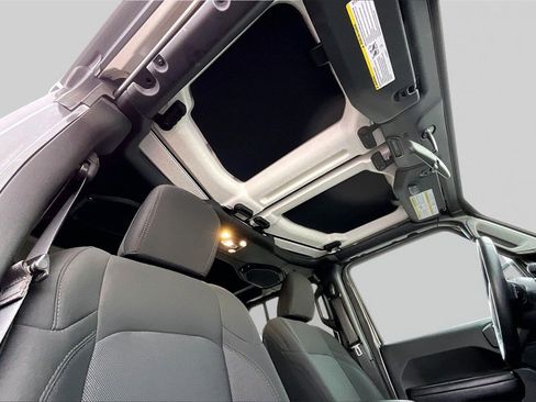 Used 2019 Jeep Wrangler Unlimited Sport S image 27