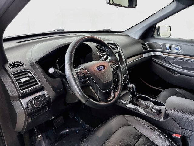 Used 2018 Ford Explorer Limited AWD/4WD image 9