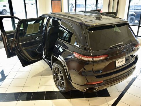 Used 2023 Jeep Grand Cherokee 30th Anniversary AWD/4WD image 8