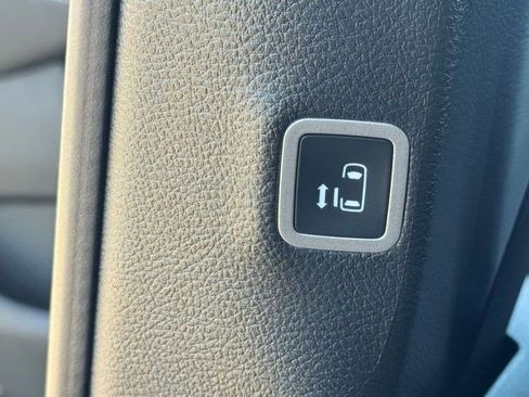 New 2026 Chrysler Pacifica Limited w/ S Appearance Package image 9