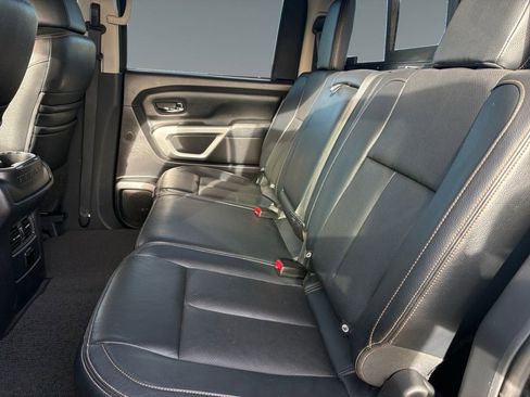 Used 2018 Nissan Titan SL image 13