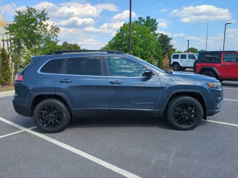Used 2022 Jeep Cherokee Latitude Lux w/ Sun & Sound Group AWD/4WD image 3