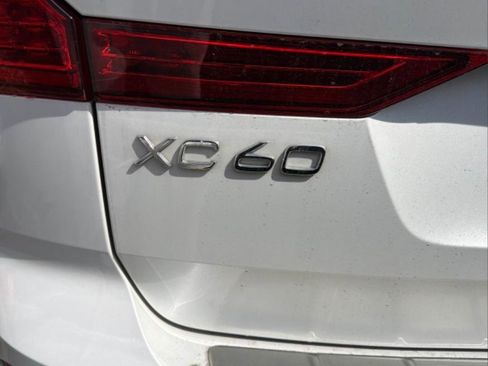 Used 2023 Volvo XC60 T8 Plus image 10