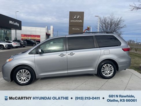 Used 2017 Toyota Sienna XLE image 15