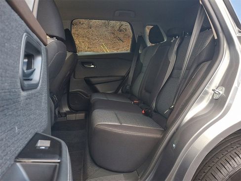 Used 2023 Nissan Rogue SV image 10