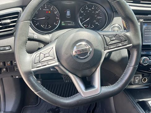 Used 2017 Nissan Rogue SL w/ SL Premium Package FWD image 11