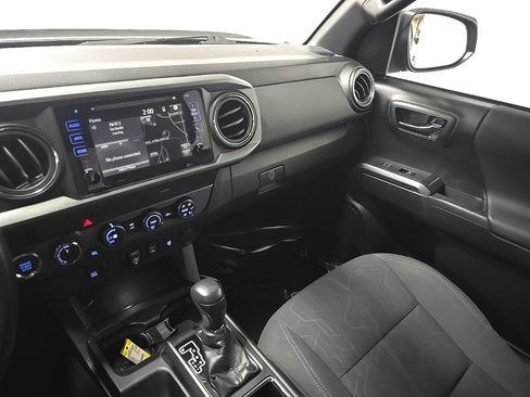 Used 2019 Toyota Tacoma TRD Off-Road image 25