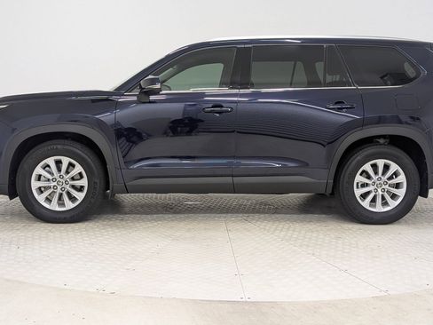 Used 2024 Toyota Grand Highlander XLE image 2