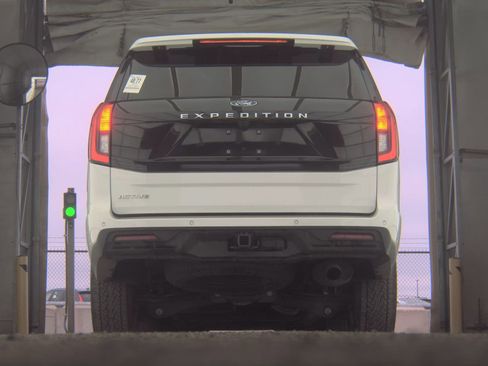 Used 2025 Ford Expedition Active image 18