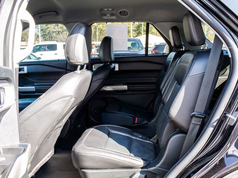 Used 2022 Ford Explorer Limited w/ Equipment Group 301A image 17