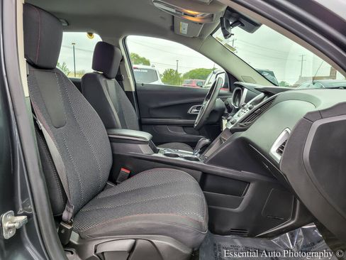 Used 2017 Chevrolet Equinox LS image 32