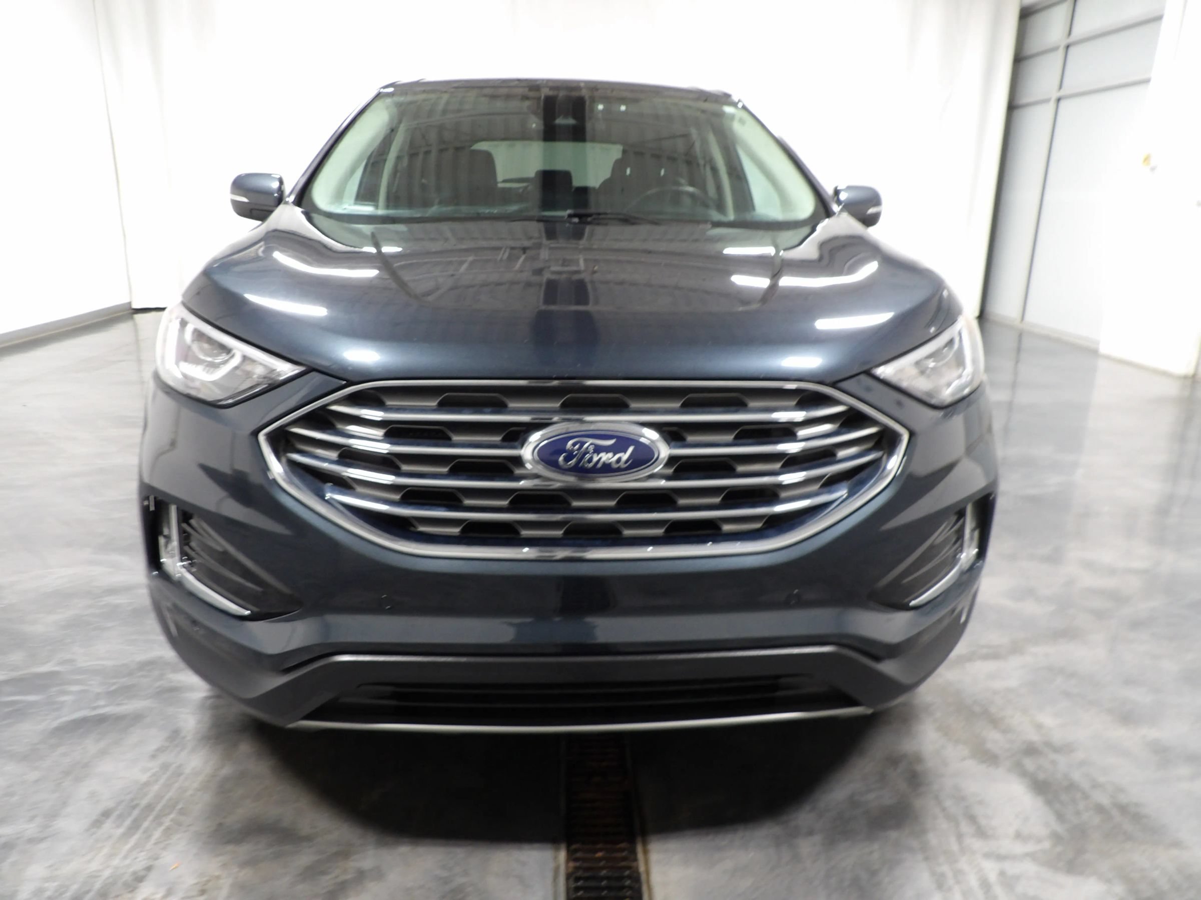 Used 2023 Ford Edge Titanium AWD/4WD image 3