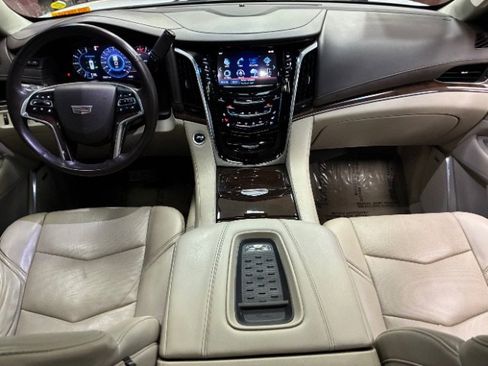 Used 2017 Cadillac Escalade ESV Premium Luxury image 3