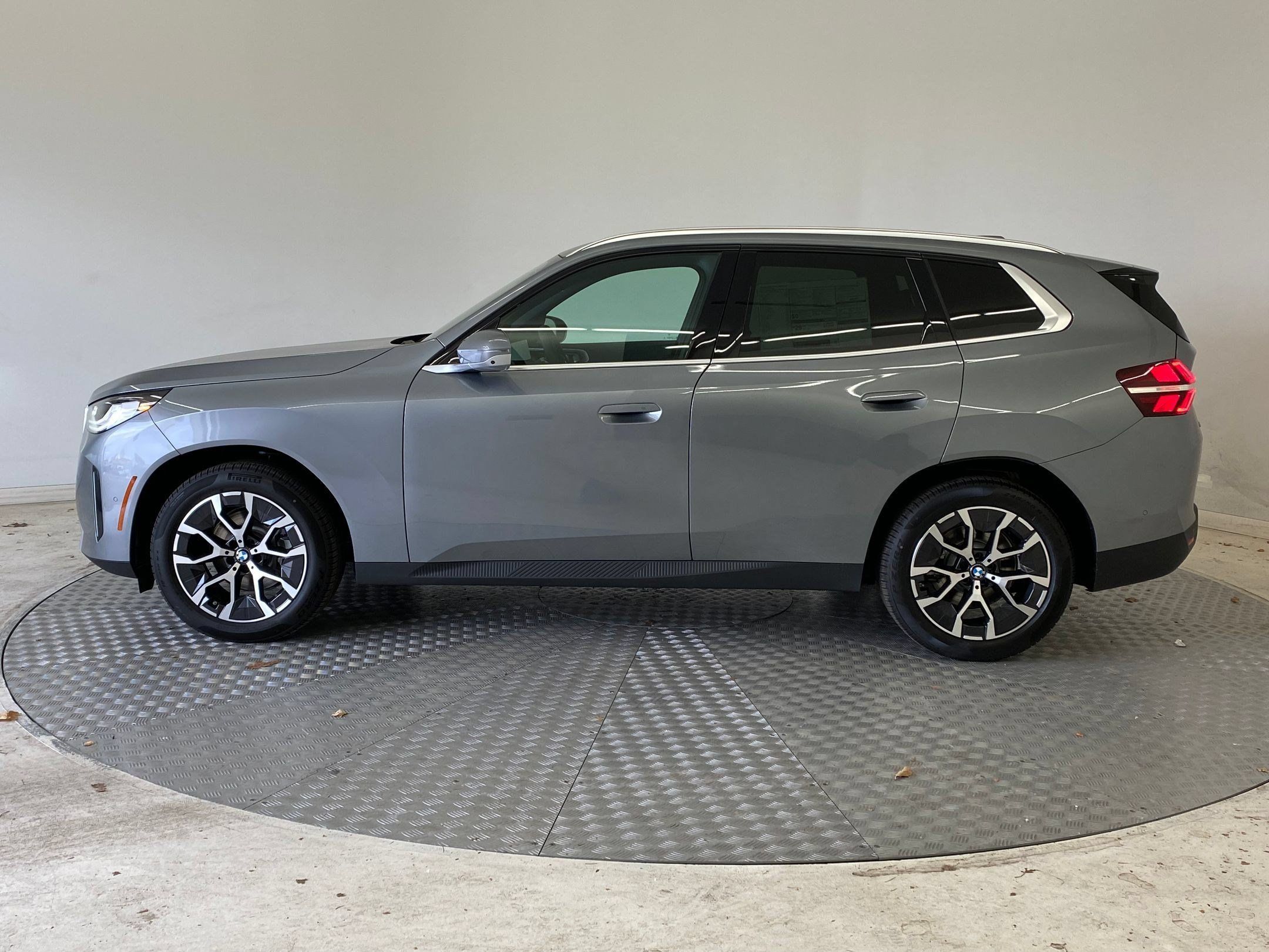 Used 2026 BMW X3 xDrive30i w/ Premium Package AWD/4WD image 2