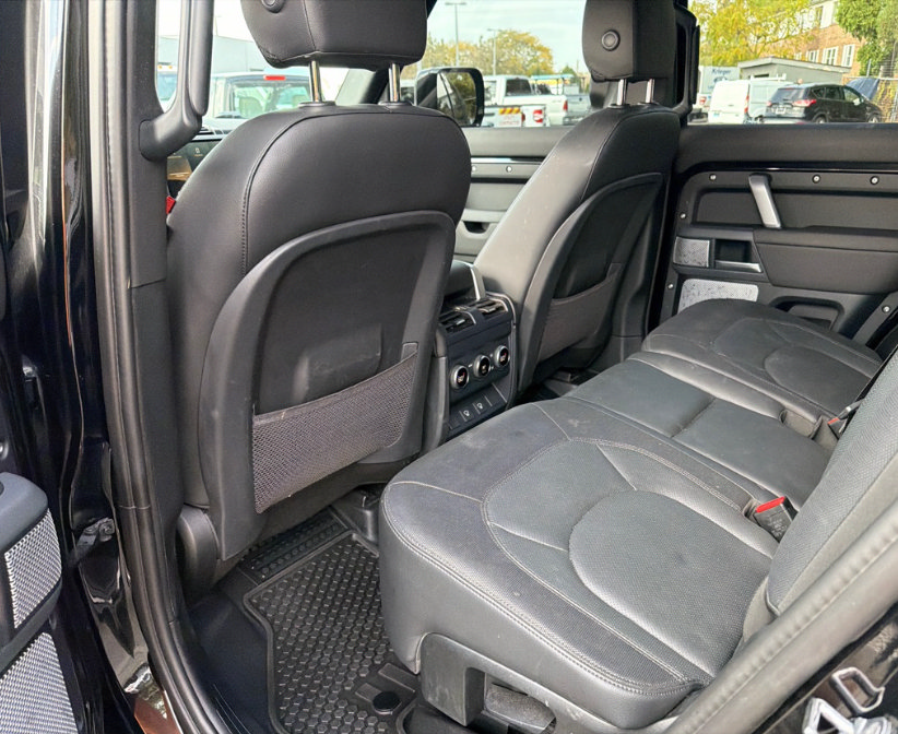 Used 2024 Land Rover Defender 130 X-Dynamic SE AWD/4WD image 7