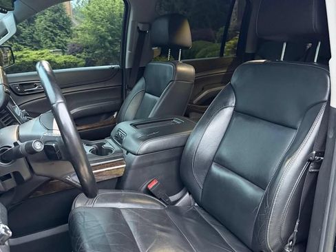 Used 2019 Chevrolet Suburban LT RWD image 15