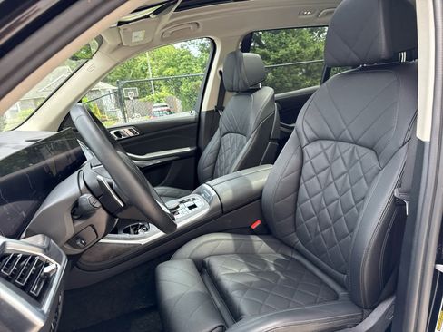 Certified 2023 BMW X7 xDrive40i w/ Premium Package image 11