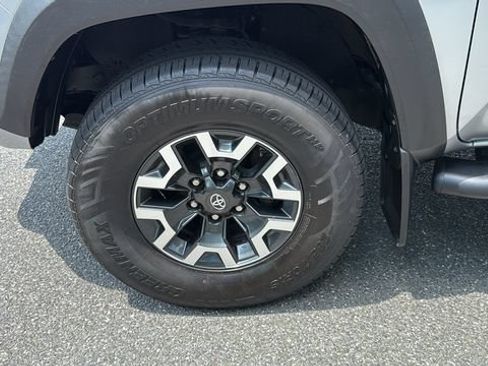 Used 2017 Toyota Tacoma TRD Off-Road w/ Tow Package (A/T) AWD/4WD image 8