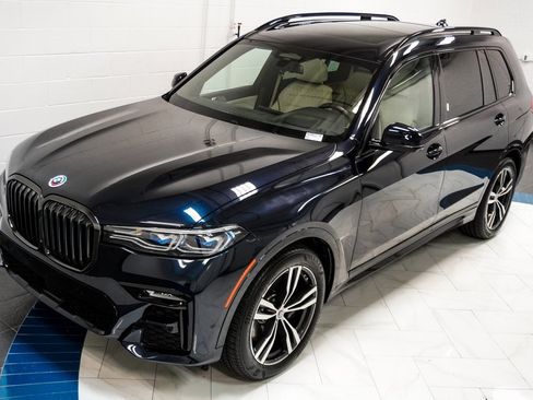 Used 2022 BMW X7 M50i w/ Dynamic Handling Package image 16