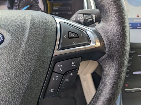 Used 2019 Ford Edge Titanium image 38