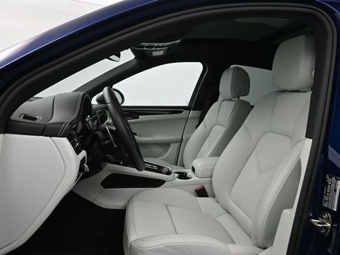 Certified 2026 Porsche Macan Turbo image 5