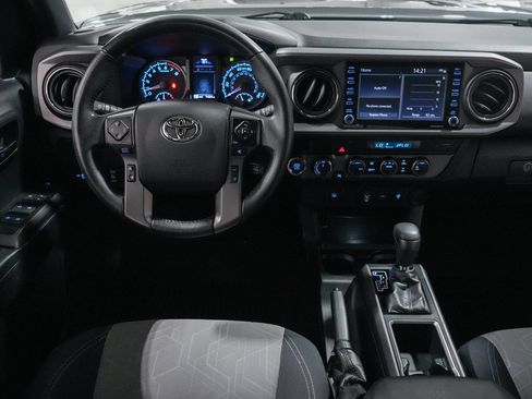 Used 2021 Toyota Tacoma TRD Off-Road AWD/4WD image 20