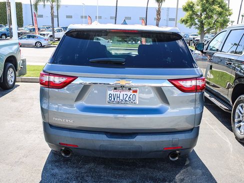 Used 2021 Chevrolet Traverse LS image 9