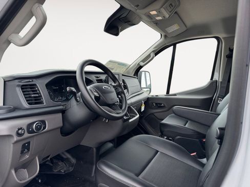 Used 2024 Ford Transit 250 Low Roof RWD image 9