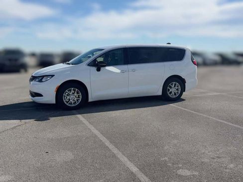 New 2026 Chrysler Voyager LX image 5