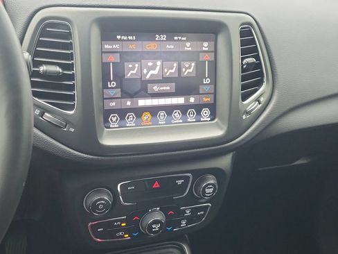 Used 2019 Jeep Compass Trailhawk w/ Cold Weather Group AWD/4WD image 28